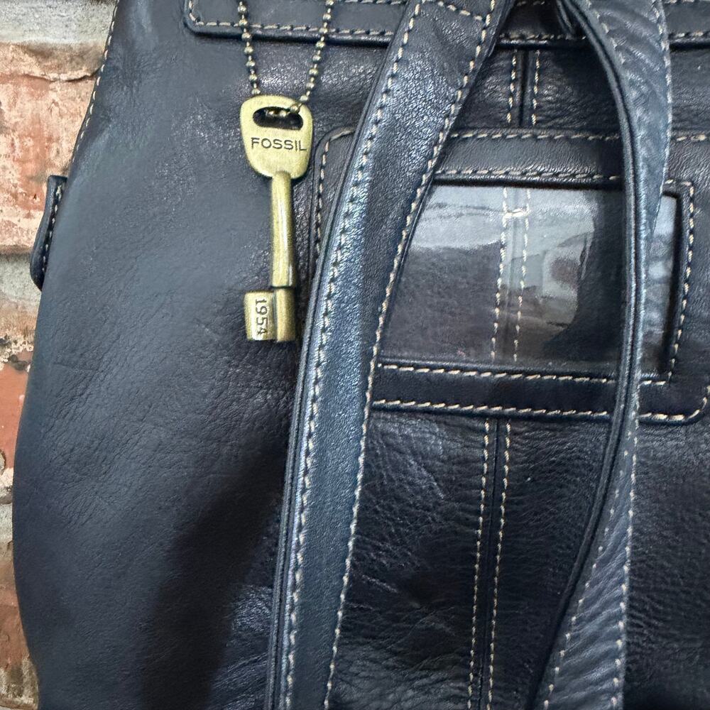 Fossil Mini Leather Backpack Purse Key Purse Adjustable Straps - Picture 5 of 6